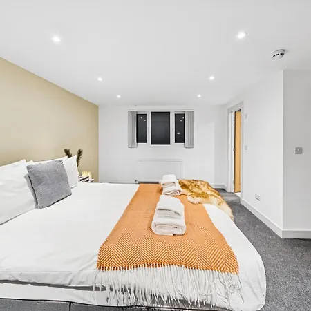 Σπίτι διακοπών Stoke Manor Luxury 6 Bedroom By Altoluxoexperience Short Lets & Serviced With Free Wifi & Parking