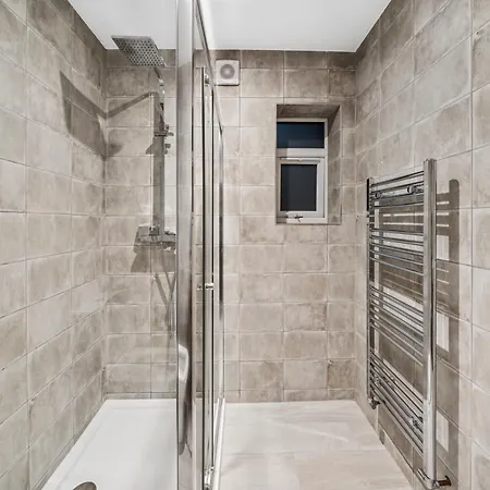 Stoke Manor Luxury 6 Bedroom By Altoluxoexperience Short Lets & Serviced With Free Wifi & Parking Μπρίστολ