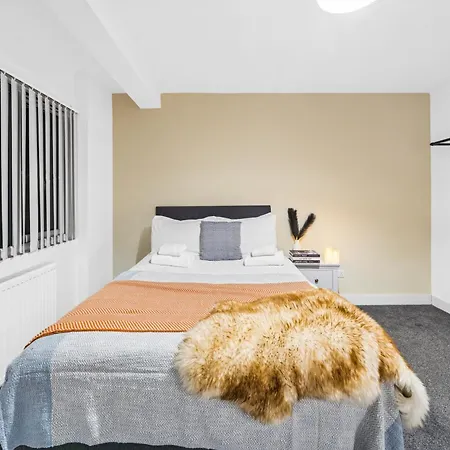 Stoke Manor Luxury 6 Bedroom By Altoluxoexperience Short Lets & Serviced With Free Wifi & Parking Μπρίστολ