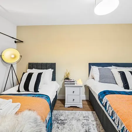 Σπίτι διακοπών Stoke Manor Luxury 6 Bedroom By Altoluxoexperience Short Lets & Serviced With Free Wifi & Parking *