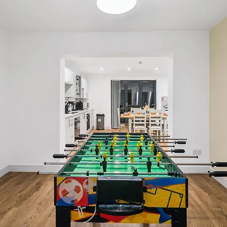 Stoke Manor Luxury 6 Bedroom By Altoluxoexperience Short Lets & Serviced With Free Wifi & Parking *