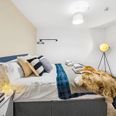 Stoke Manor Luxury 6 Bedroom By Altoluxoexperience Short Lets & Serviced With Free Wifi & Parking Σπίτι διακοπών