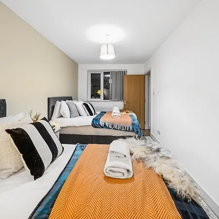 Stoke Manor Luxury 6 Bedroom By Altoluxoexperience Short Lets & Serviced With Free Wifi & Parking
