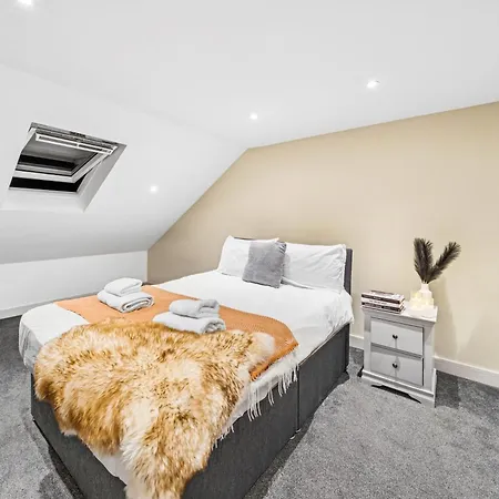 Dom wakacyjny Stoke Manor Luxury 6 Bedroom By Altoluxoexperience Short Lets & Serviced With Free Wifi & Parking *