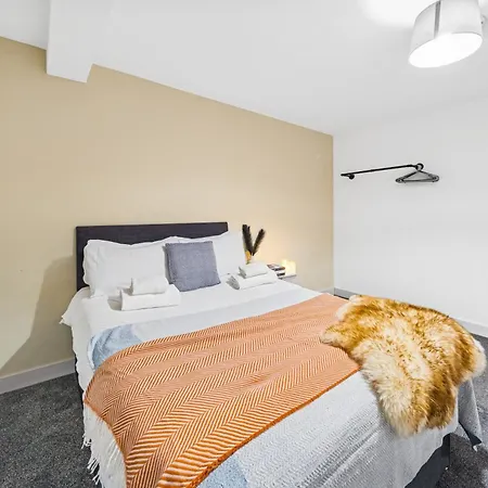 Stoke Manor Luxury 6 Bedroom By Altoluxoexperience Short Lets & Serviced With Free Wifi & Parking