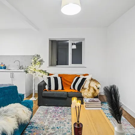 Stoke Manor Luxury 6 Bedroom By Altoluxoexperience Short Lets & Serviced With Free Wifi & Parking