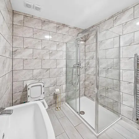 Stoke Manor Luxury 6 Bedroom By Altoluxoexperience Short Lets & Serviced With Free Wifi & Parking Μπρίστολ