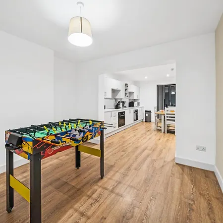 Stoke Manor Luxury 6 Bedroom By Altoluxoexperience Short Lets & Serviced With Free Wifi & Parking *